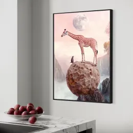 Żyrafa pod Księżycem