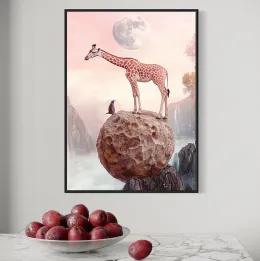 Żyrafa pod Księżycem