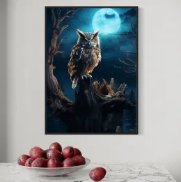 Sowa w blasku księżyca