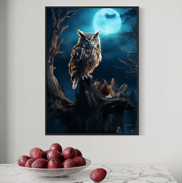 Sowa w blasku księżyca