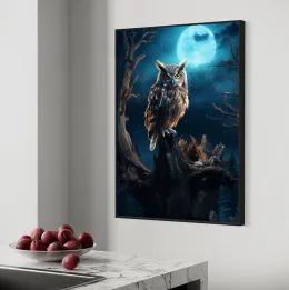 Sowa w blasku księżyca